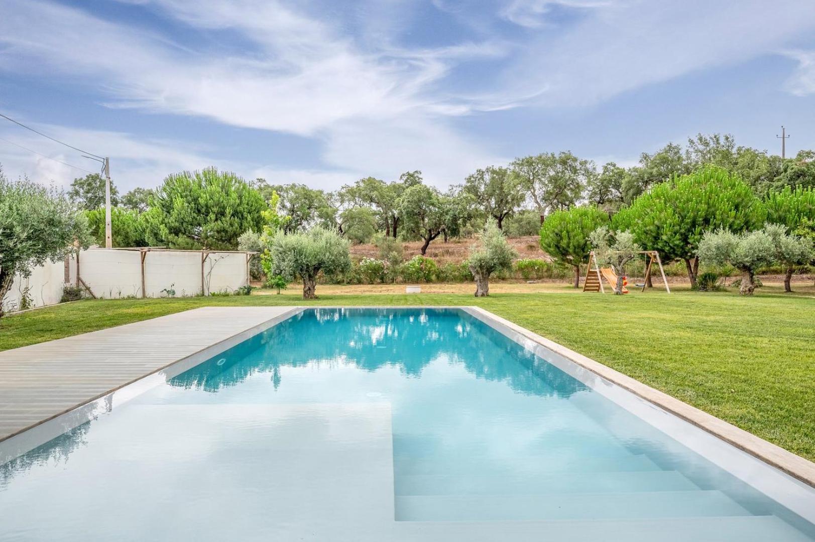 Refreshing Poolside Escape In Ponte De Sor Otel Dış mekan fotoğraf